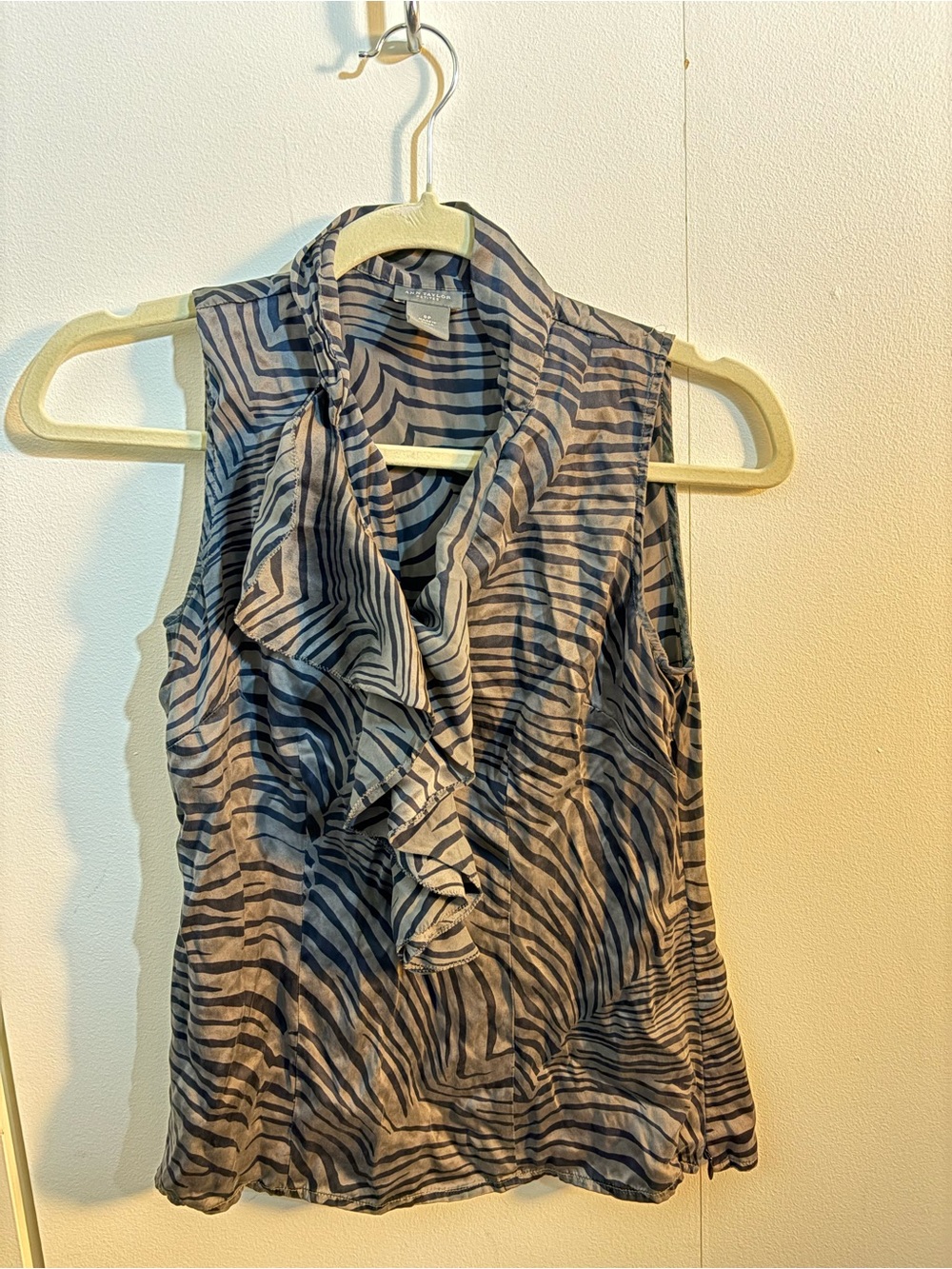Sleeveless Ruffle Zebra-Print Top - Gray/Black